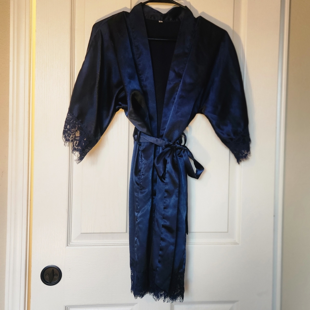 5/$13 Navy midnight blue satin silk like robe w lace detail